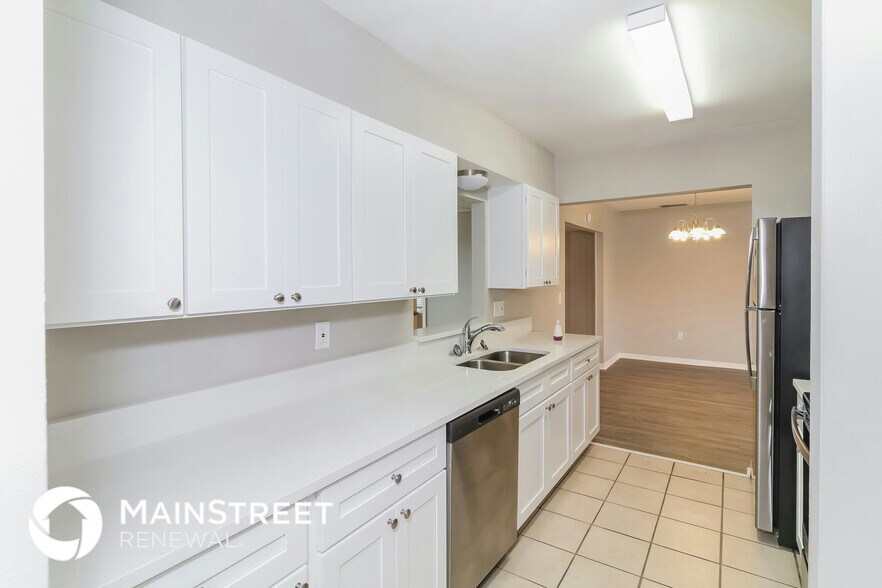 Building Photo - 649 Sheridan Dr