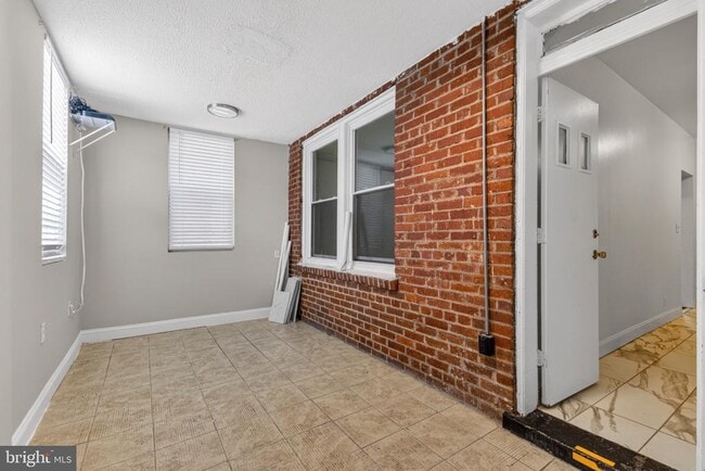 Building Photo - 46 Quincy Pl NE