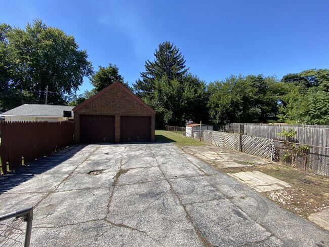 Building Photo - 3847 Revere Dr