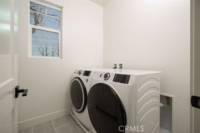 Building Photo - 2100 Cresta Dr