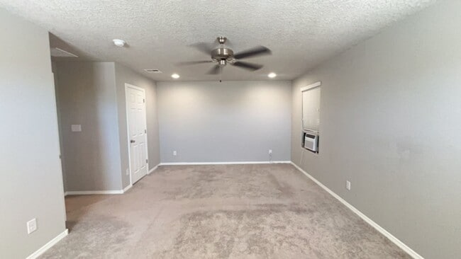 Building Photo - Beautiful UPGRADED 3bedroom 2.5bathroom Townhouse Fully Equipped With Everything You Need!