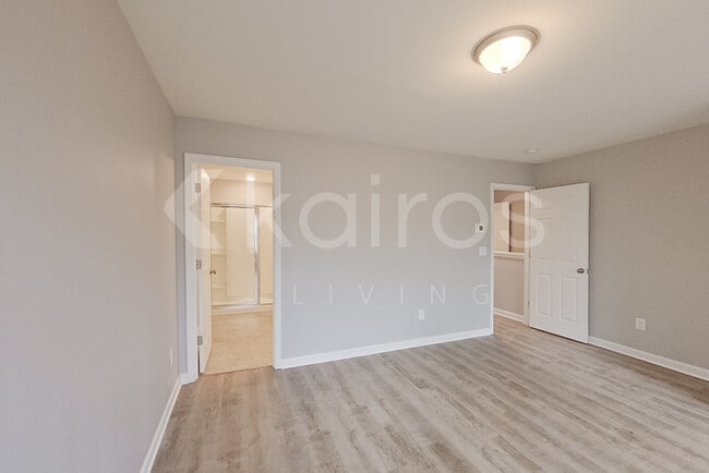 Building Photo - 221 Long Is Dr