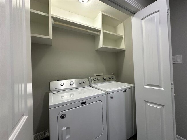 Building Photo - completely renovated 1930 Craftsman bungalow in the sought after Brooke Smith subdivision of Hous...