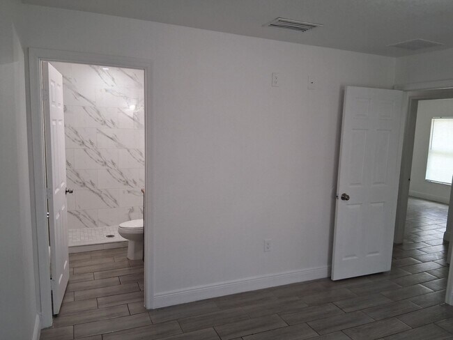 Building Photo - 2802 N 34th St