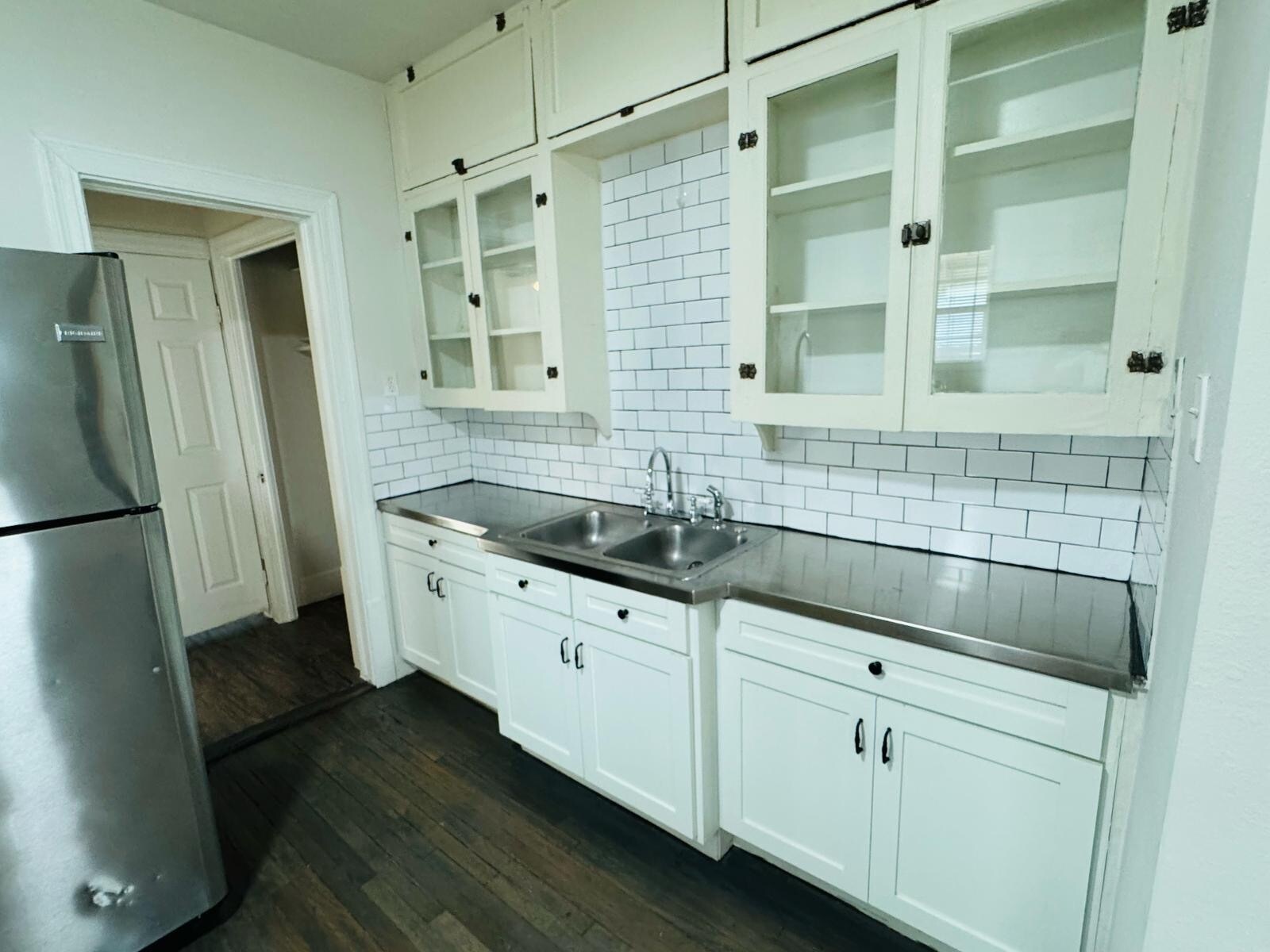 Building Photo - 1133 W Lynwood Ave