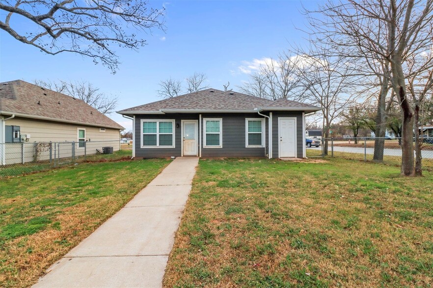 Building Photo - 731 W Morton St