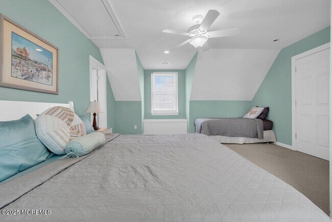 Building Photo - 412 Chicago Blvd