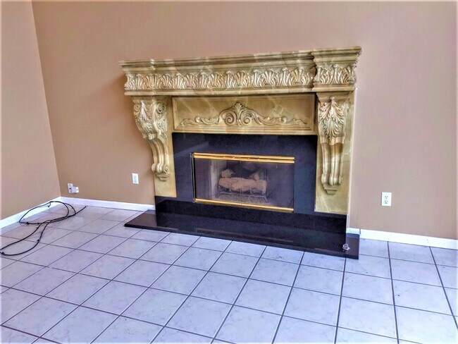 Building Photo - 45866 Fountain View Dr