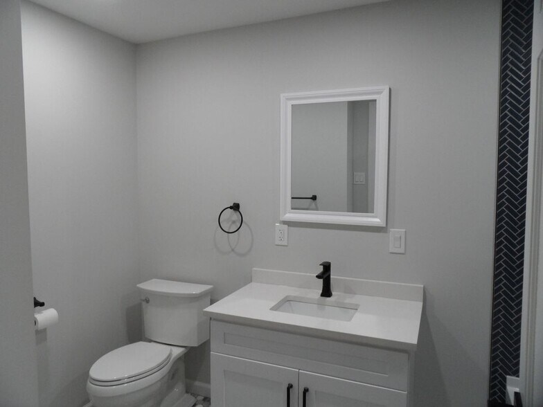 Building Photo - 4 Crestview Dr