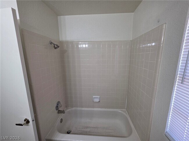 Building Photo - 4801 Fiesta Lakes St