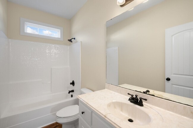 Building Photo - 2508 Chelsea Dr NW