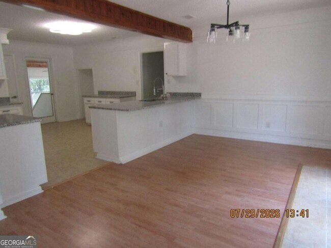 Building Photo - 513 Juniper Way