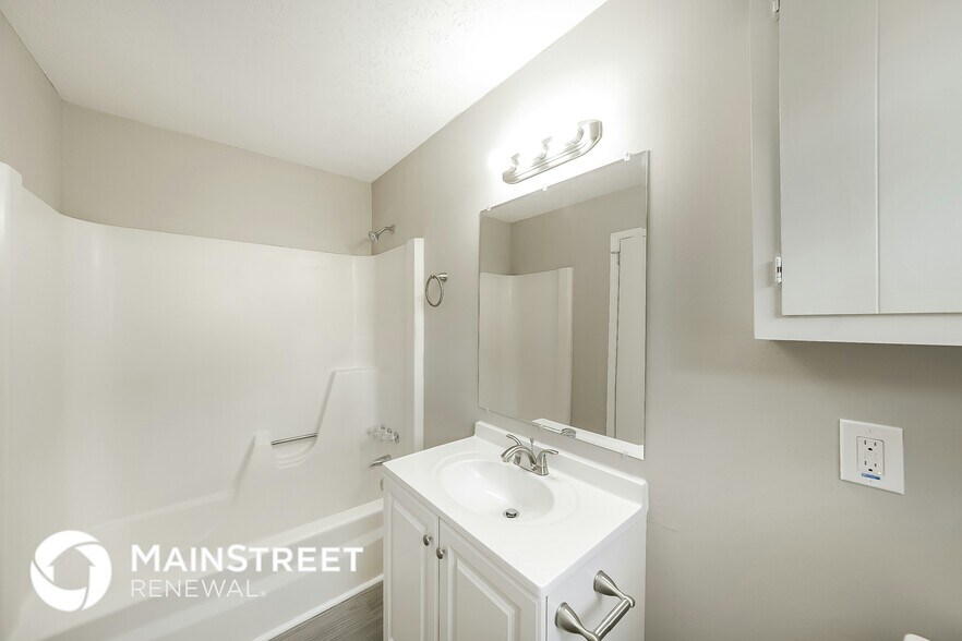 Building Photo - 617 Princess Ln