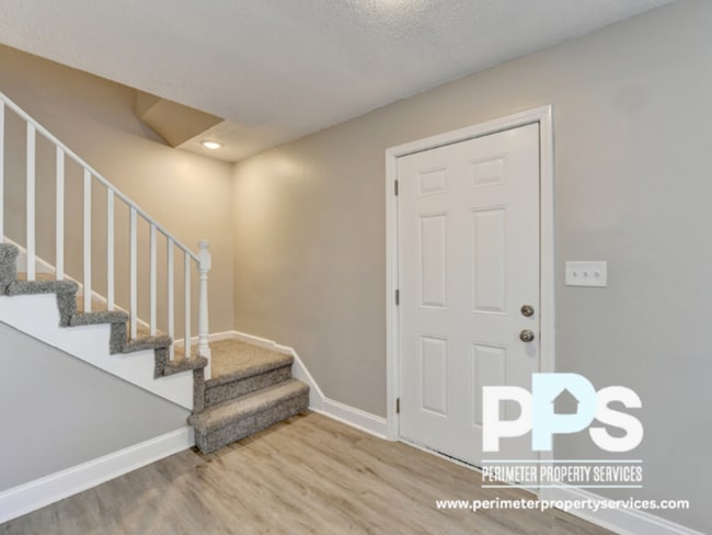 Building Photo - 390 W Lake Ave NW