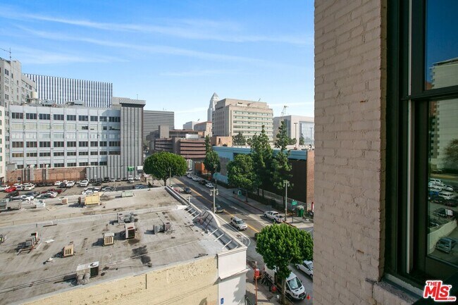 Building Photo - 253 S Broadway