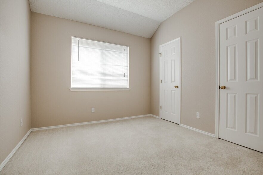 Building Photo - 7625 Mahonia Dr