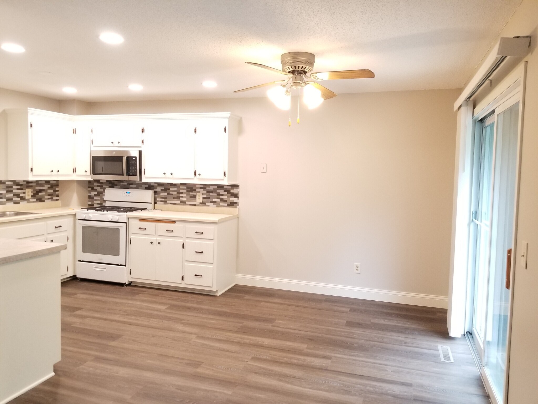 Building Photo - 220 Leighton Dr