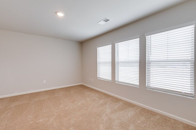 Building Photo - COMING SOON - Beautiful Fountain Inn home!  RARE FIND – Spacious 5 Bedroom Home with 1 Month FREE...