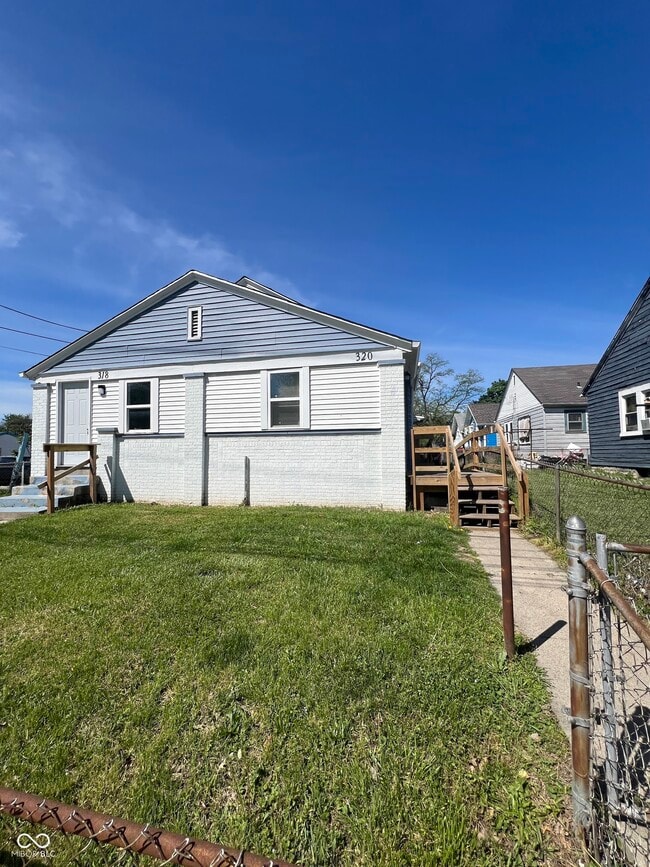 Building Photo - 320 N Sherman Dr