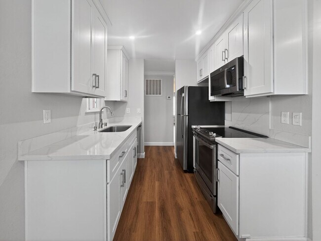 Building Photo - Gorgeous and Completely Remodeled Lower Level Unit with Inside Laundry is Available Now!