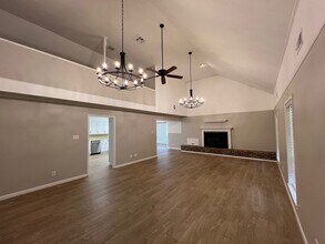 Building Photo - 9240 Lockhart Rd