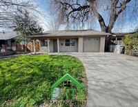 Building Photo - **For Rent: Beautifully Remodeled 3-Bedroo...