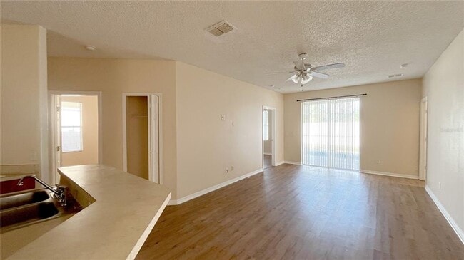 Building Photo - 534 Sunset View Dr