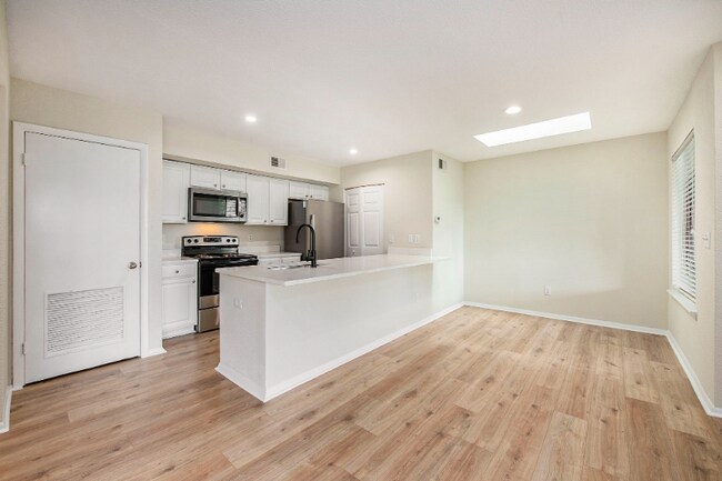 Building Photo - 1481 Center St Ext