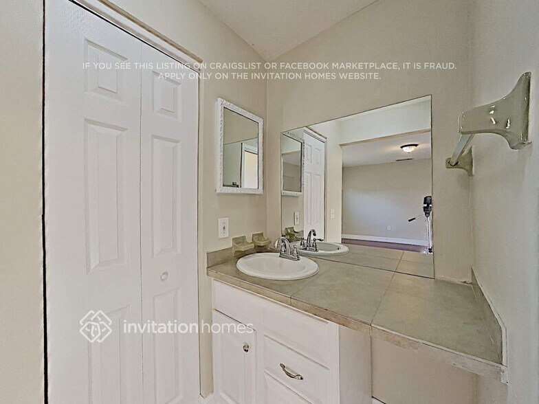 Building Photo - 8659 Sheraton Dr