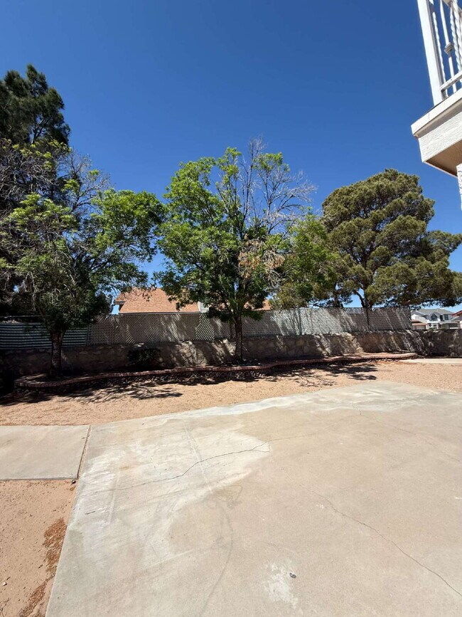 Building Photo - 12000 Ivory Gate Way