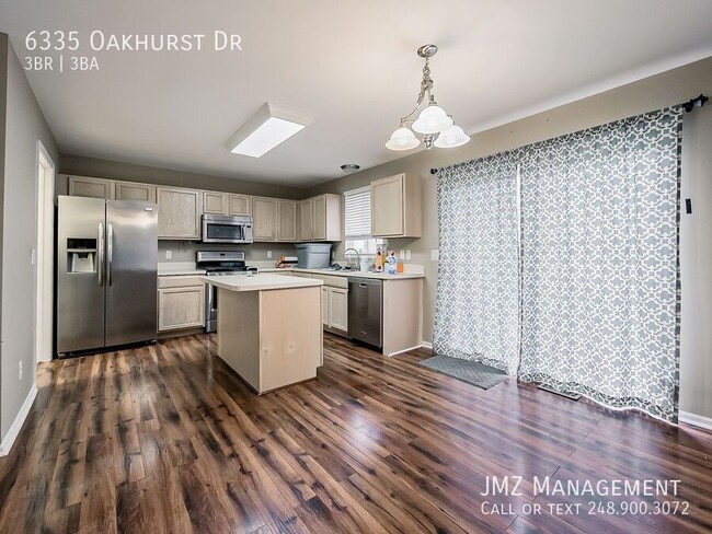 Building Photo - 6335 Oakhurst Dr