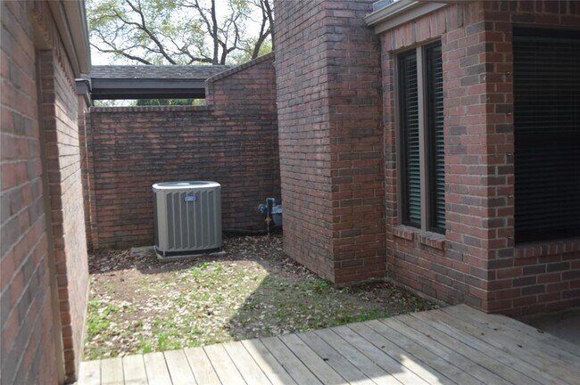 Building Photo - 111 Manor Pl