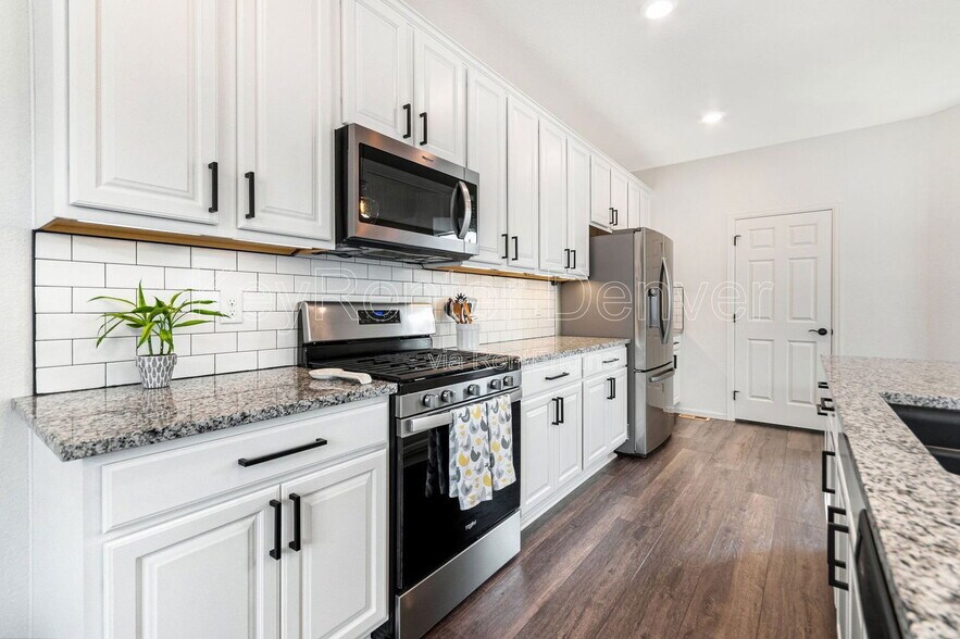 Building Photo - 10145 Zeno St