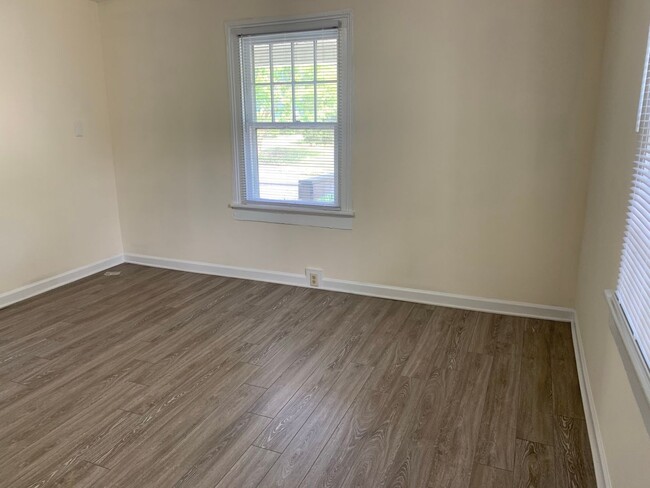 Building Photo - SHORT TERM HOME RENTAL AVAILABLE IN DESIRABLE HAYES BARTON/MIDTOWN--RANCH--3 BEDROOMS-2 BATHS--RO...