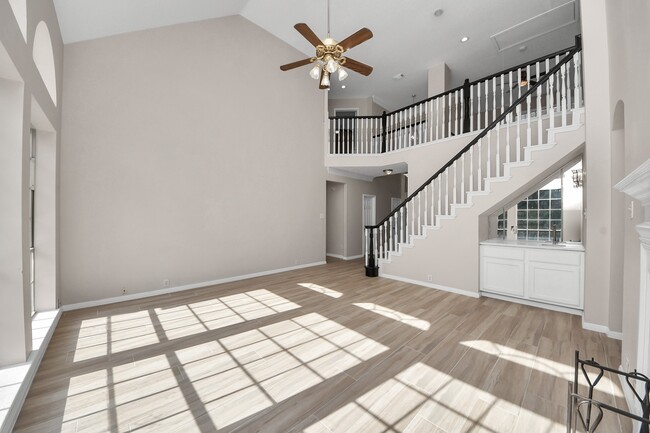 Building Photo - 1335 Crescent Pkwy Ct