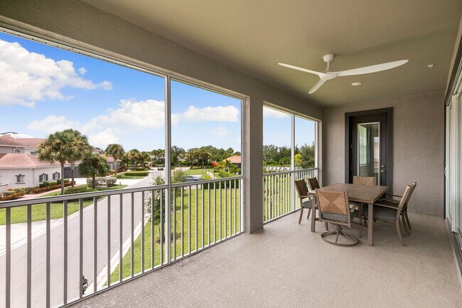 Building Photo - Stylish Corner Coach Home in Prime Fort My...