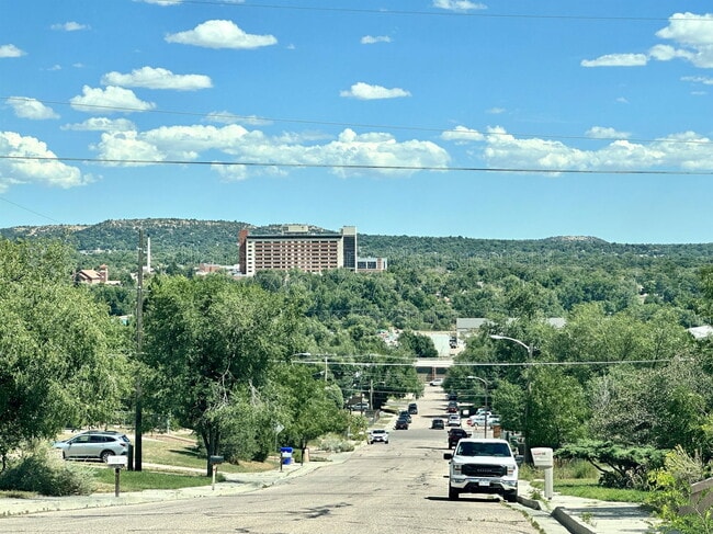 Building Photo - 907 W Madison St
