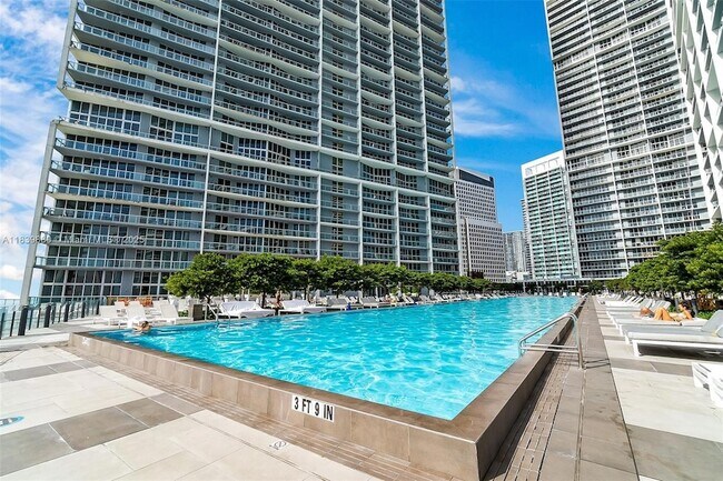 Building Photo - 495 Brickell Ave