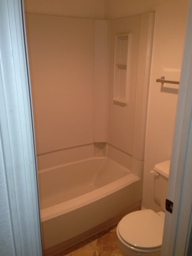 Building Photo - **COMFY 2 BEDROOM/2 FULL BATHROOM CONDO IN...