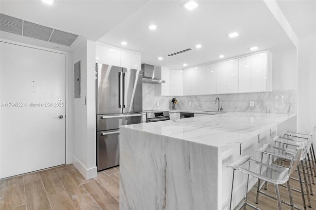 Building Photo - 5701 Collins Ave