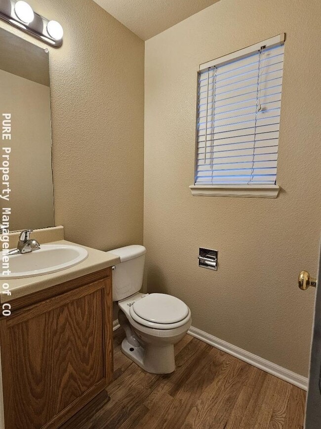 Building Photo - 2-story home with finished basement! 2-car garage!