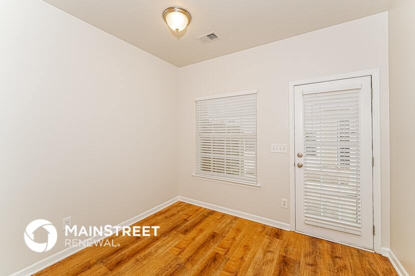 Building Photo - 5020 Kelly Creek St