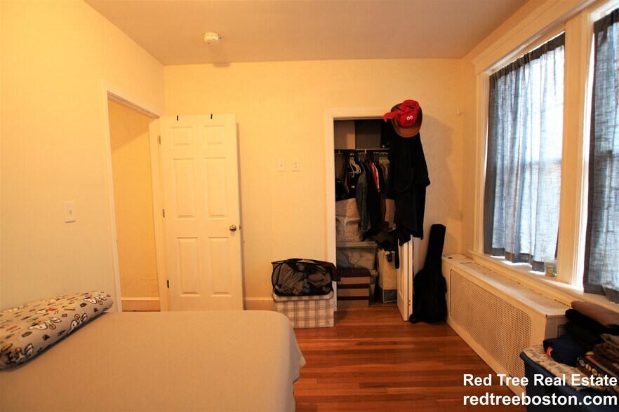 Building Photo - 2009 Commonwealth Ave