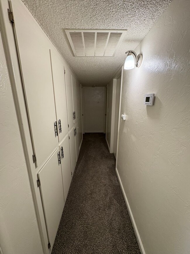 Building Photo - Spacious Home Available Now!