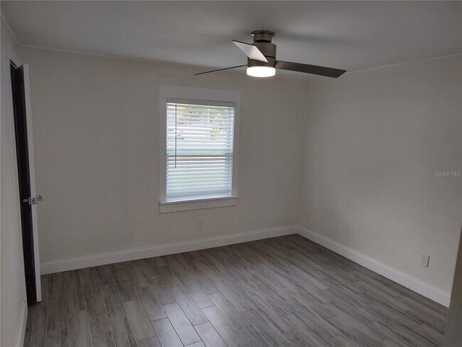 Building Photo - 301 Mystic Lake Dr N