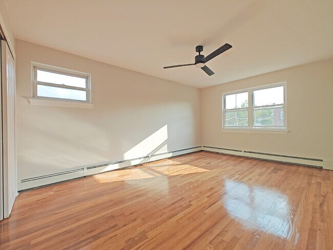 Building Photo - Spacious Fully Renovated Corner-Home Available Now!