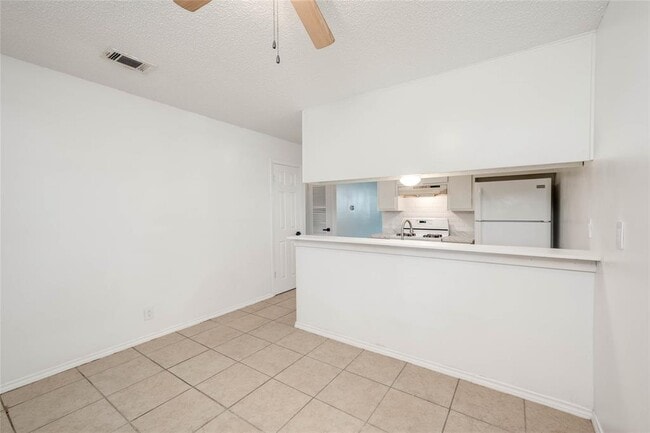 Building Photo - 3306 Dolphin Dr