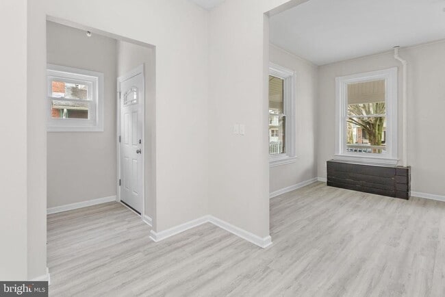 Building Photo - 12 6th Ave