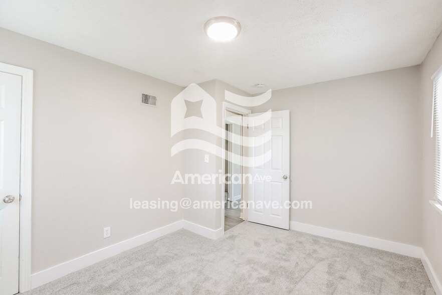 Building Photo - 4412 Myrtle Ave