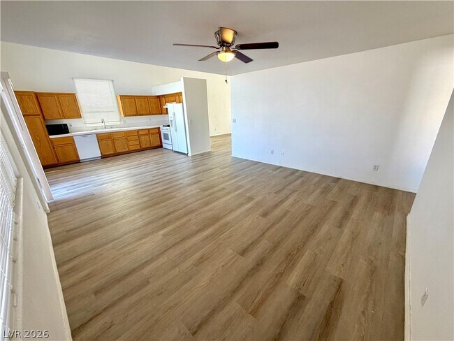 Building Photo - 846 Zinnia Cir